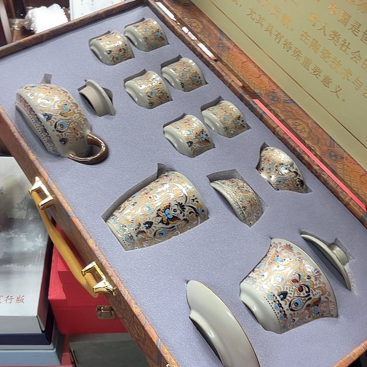 孤品茶具套装等。      