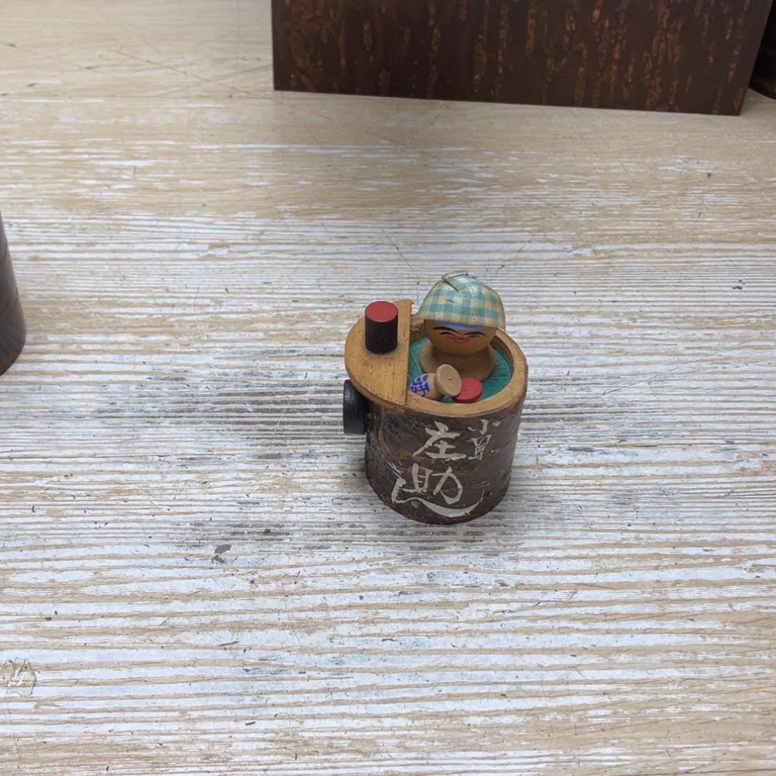 瓷片云****G密密麻麻地排列着一个