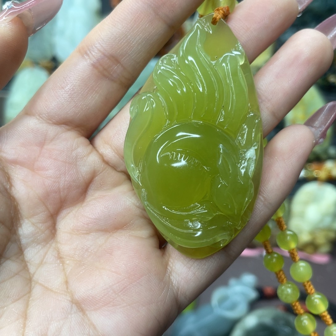 蛇纹石玉颈饰未镶嵌