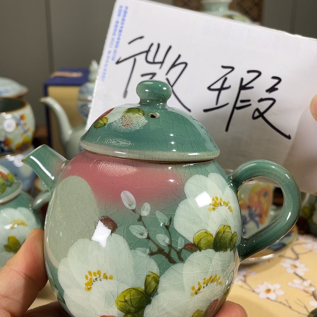 摆件梅****?景德镇陶瓷艺术品