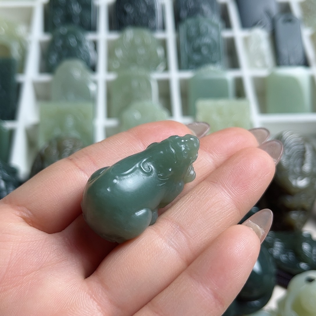 和田玉未镶嵌挂件