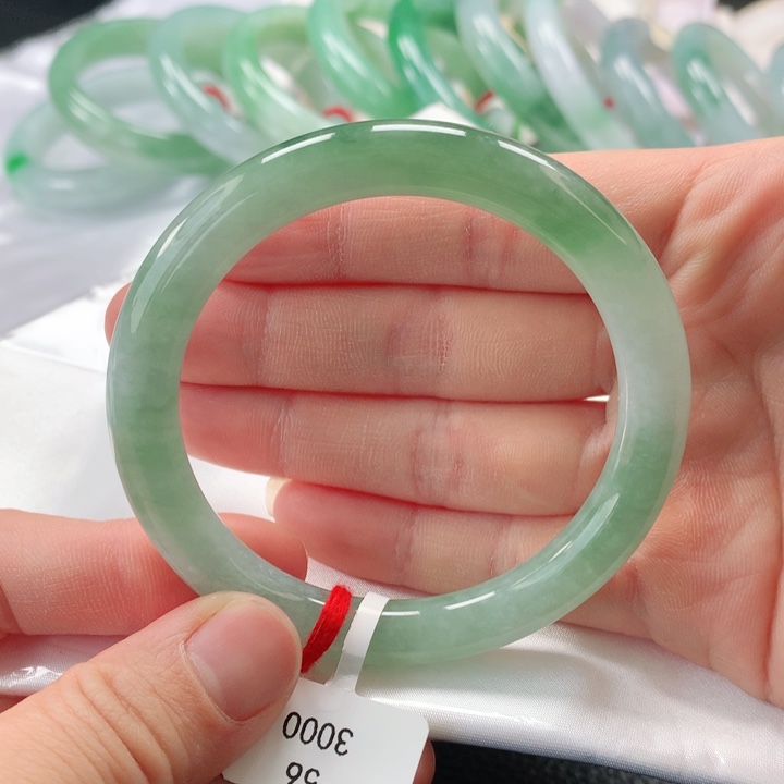 翡翠手镯未镶嵌缅甸A货翡翠手镯