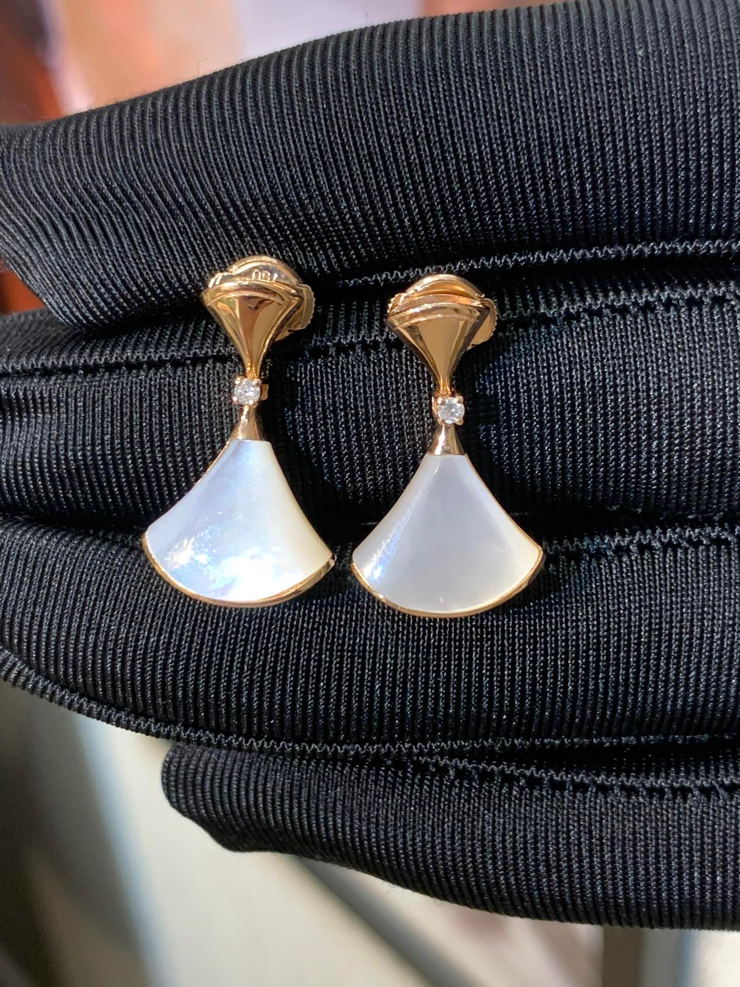 18K金钻石耳饰耳钉气质经典