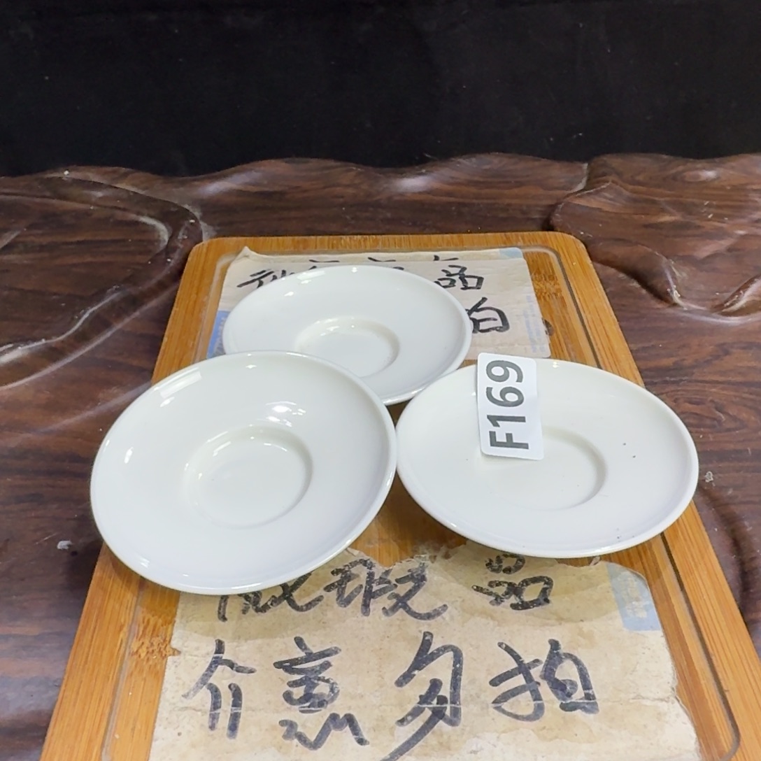 微瑕疵介意勿拍陶瓷器皿S354