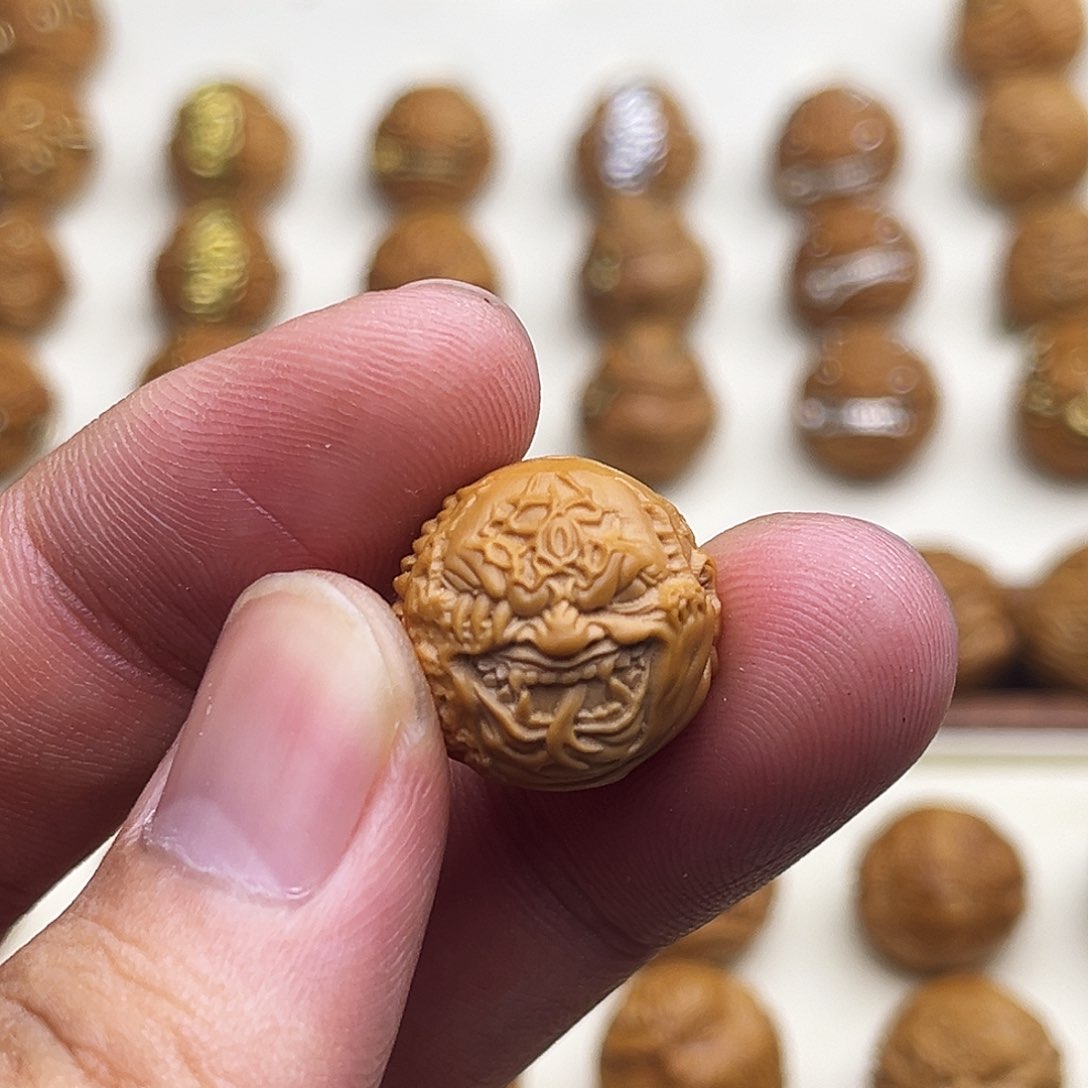 猴头核桃吊坠吞噬蛇女17