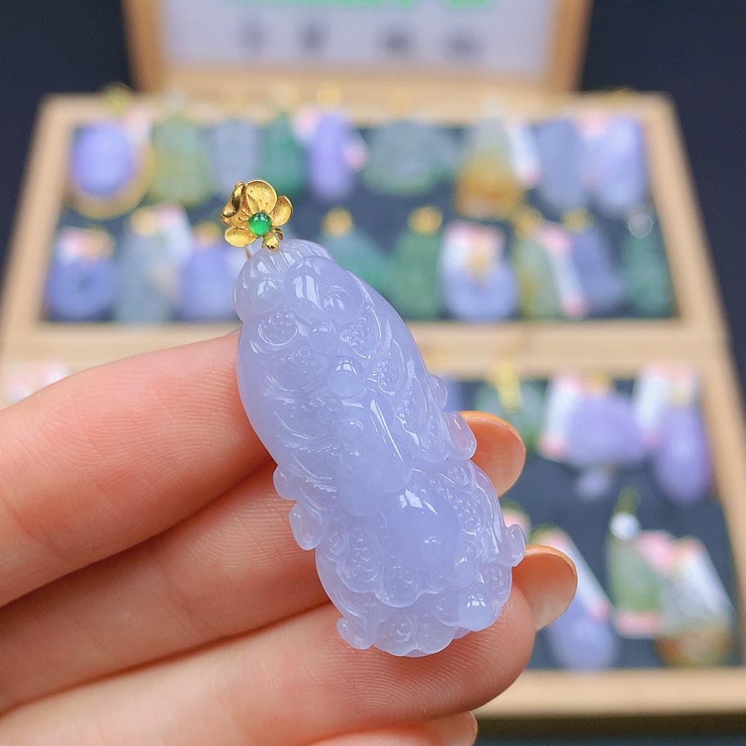 翡翠18K金镶嵌颈饰翡翠