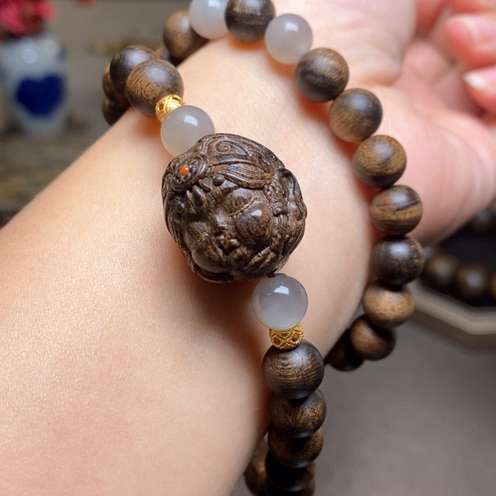 沉香手串越南芽庄瘤疤黄棋楠0.8➕扎基沉香木雕设计