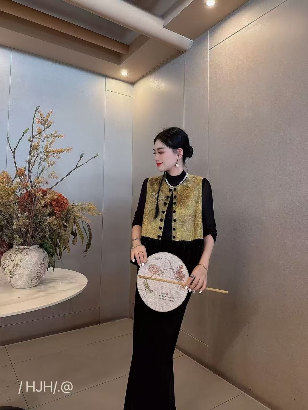 新中式老钱风欢喜马夹秋装新款丝绒拼接下摆双排扣