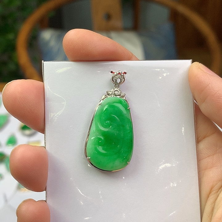 翡翠18K金镶嵌颈饰翡翠首饰