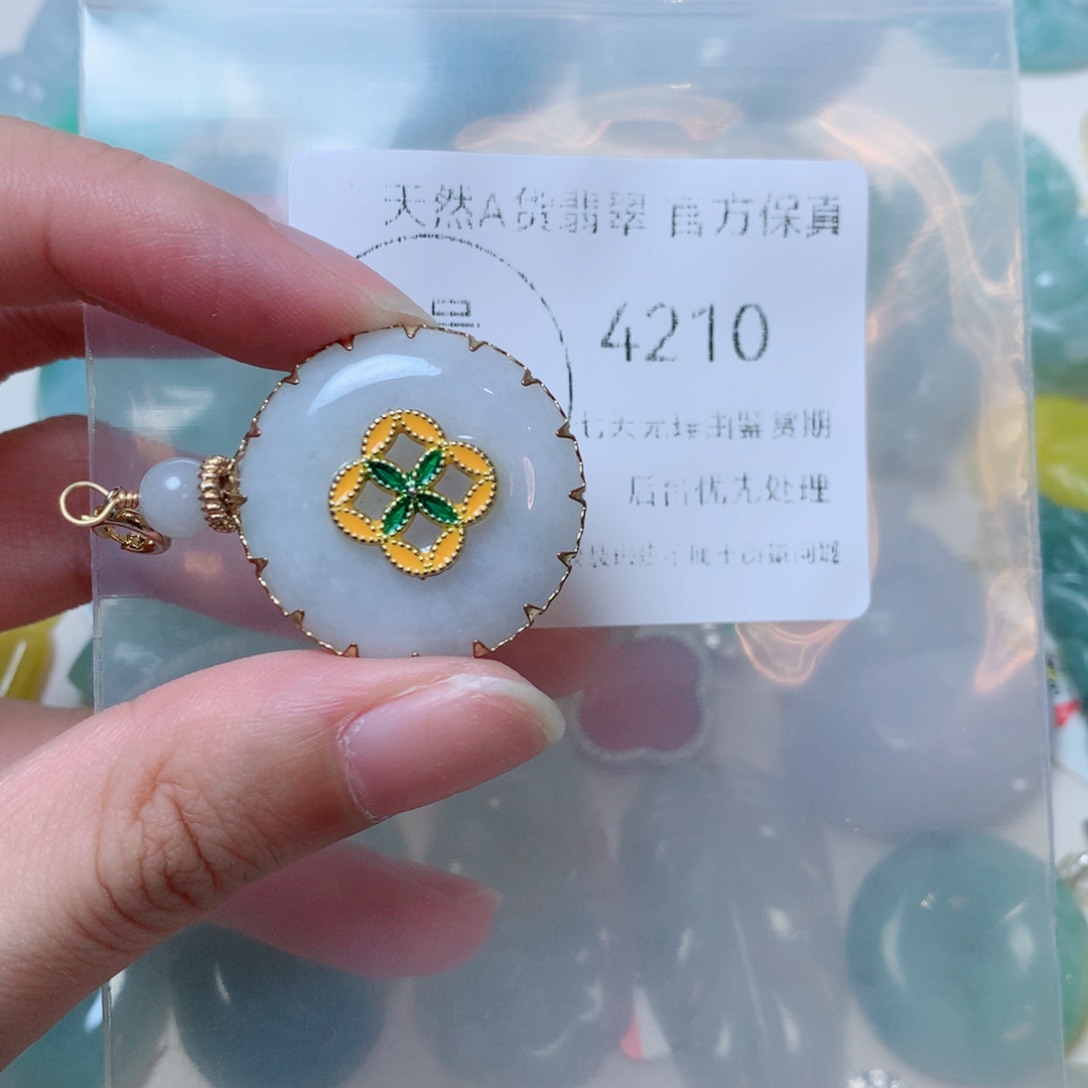 吊坠(不含链)未镶嵌翡翠