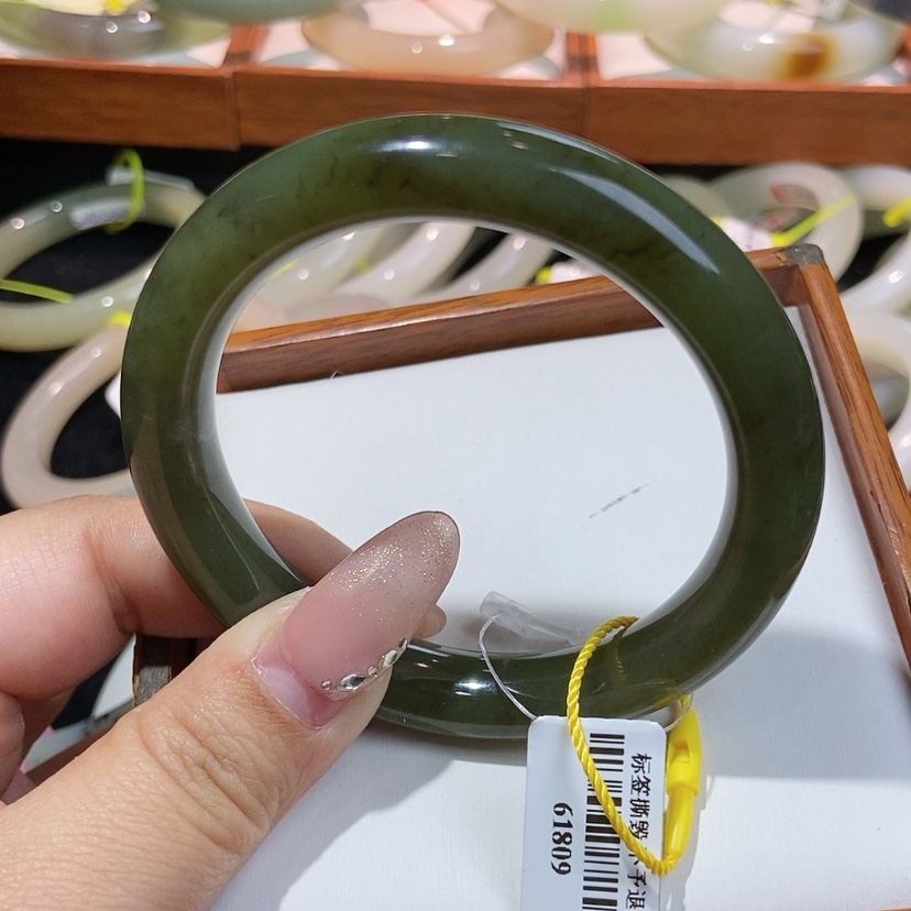 【闪购商品】和田玉未镶嵌手镯微瑕57.5