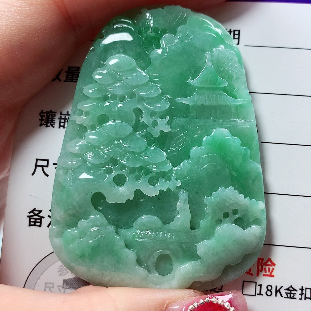 翡翠颈饰未镶嵌淡****曦山水