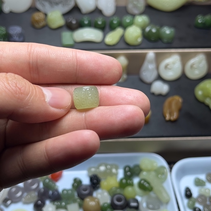 D***I和田玉未镶嵌颈饰