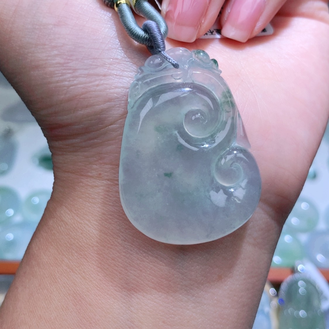 【闪购商品】翡翠颈饰未镶嵌如意