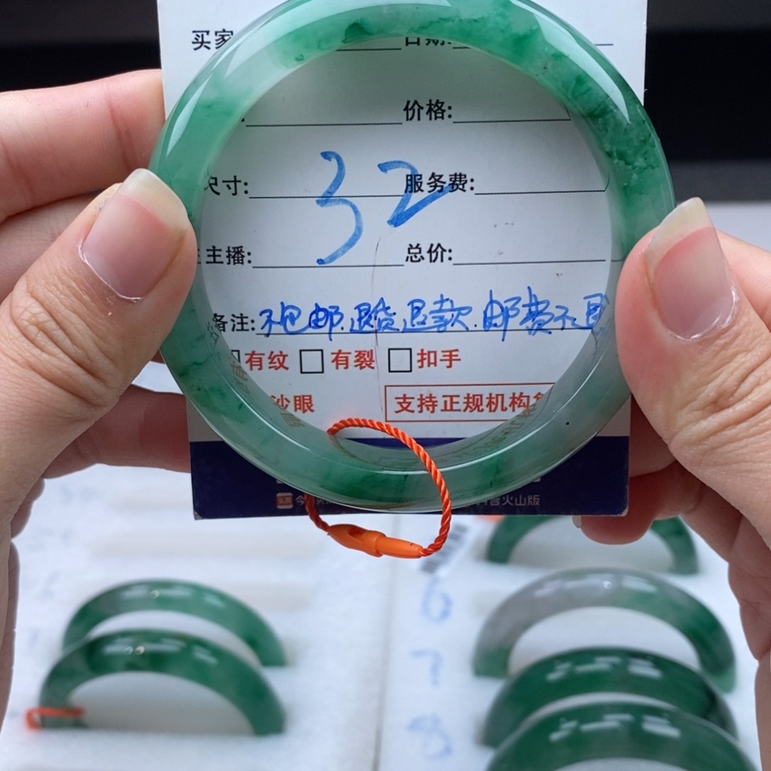 未镶嵌手镯石英质玉