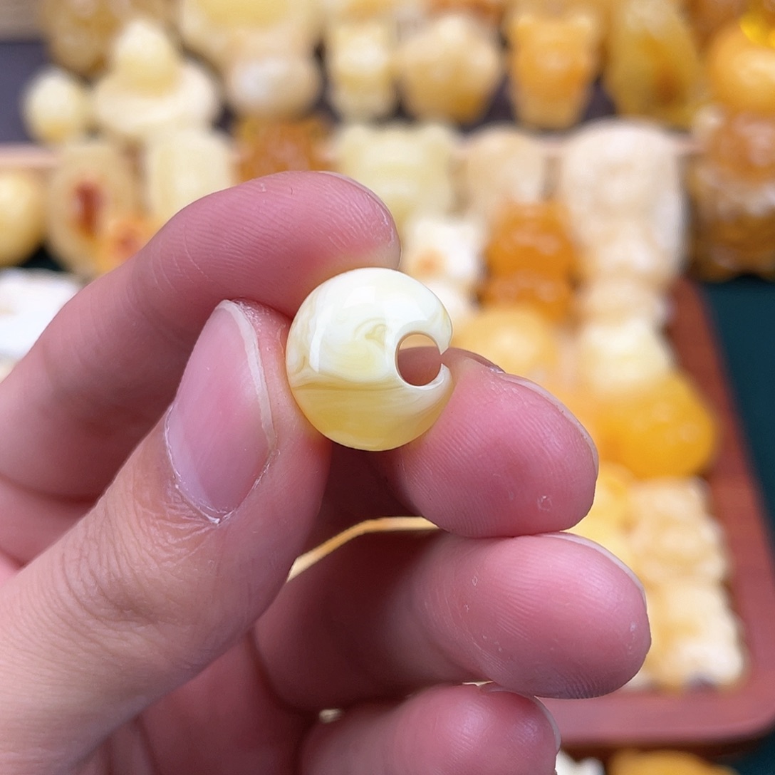 琥珀裸石未镶嵌蜜蜡
