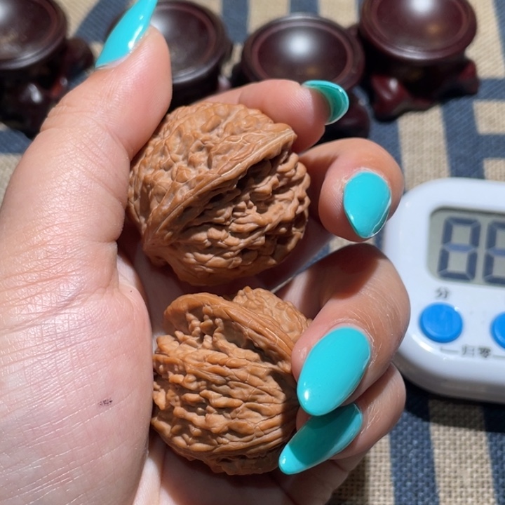 吴***霸文玩核桃吊坠磨盘