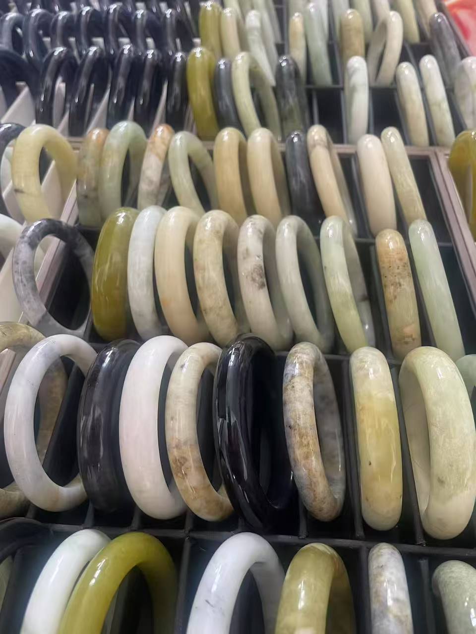 天然时尚精美百搭款岫玉玉石手镯多样性发货女款