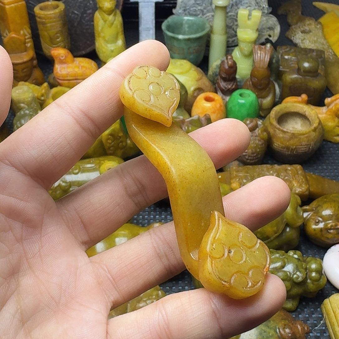 白玉菩提吊坠。。。