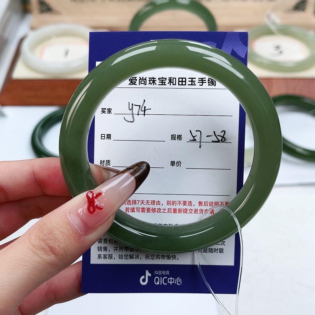 和田玉手镯未镶嵌