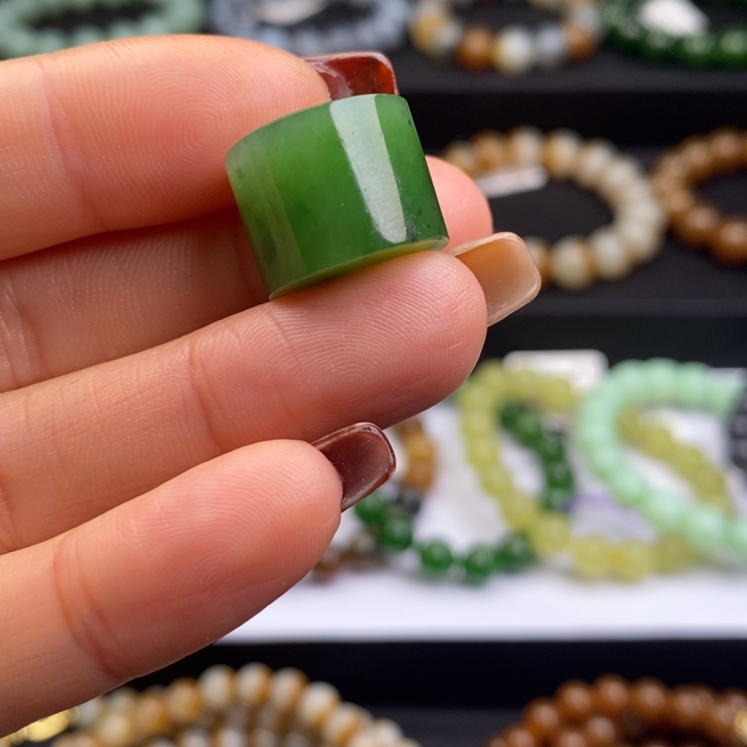 和田玉未镶嵌手串