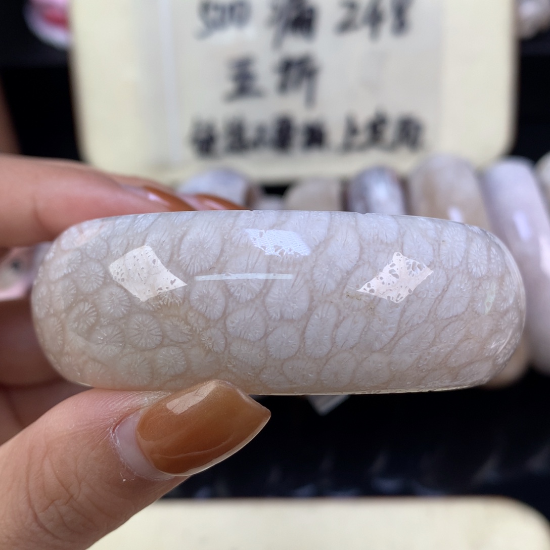 硅化珊瑚（珊瑚玉）未镶嵌颈饰精美手镯五折55.9口（24号）