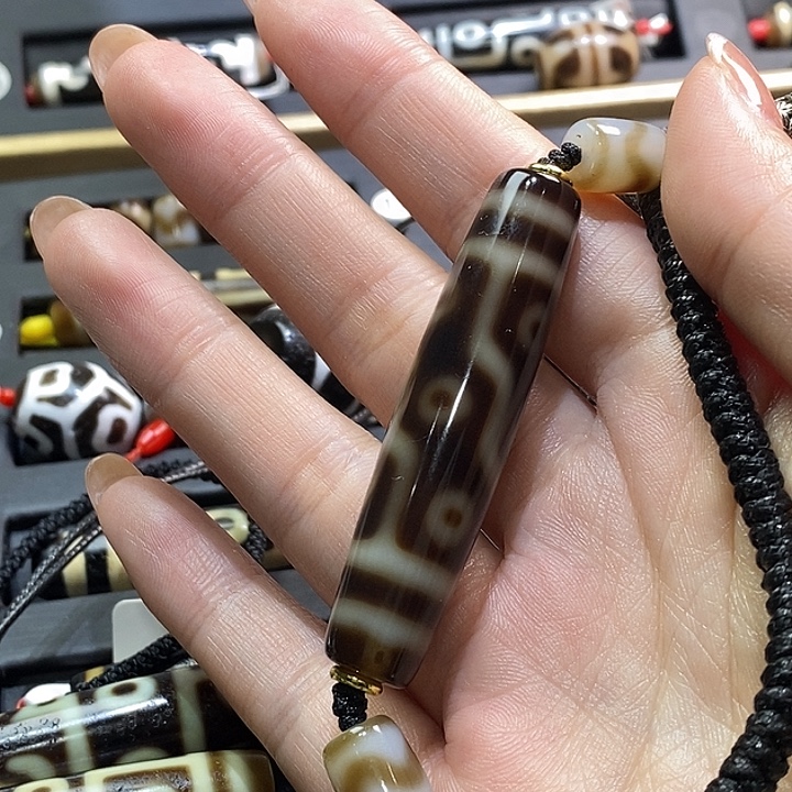 呼***玛瑙/玉髓（覆膜）未镶嵌颈饰
