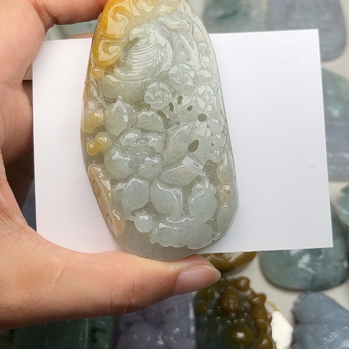 翡翠未镶嵌颈饰挂件