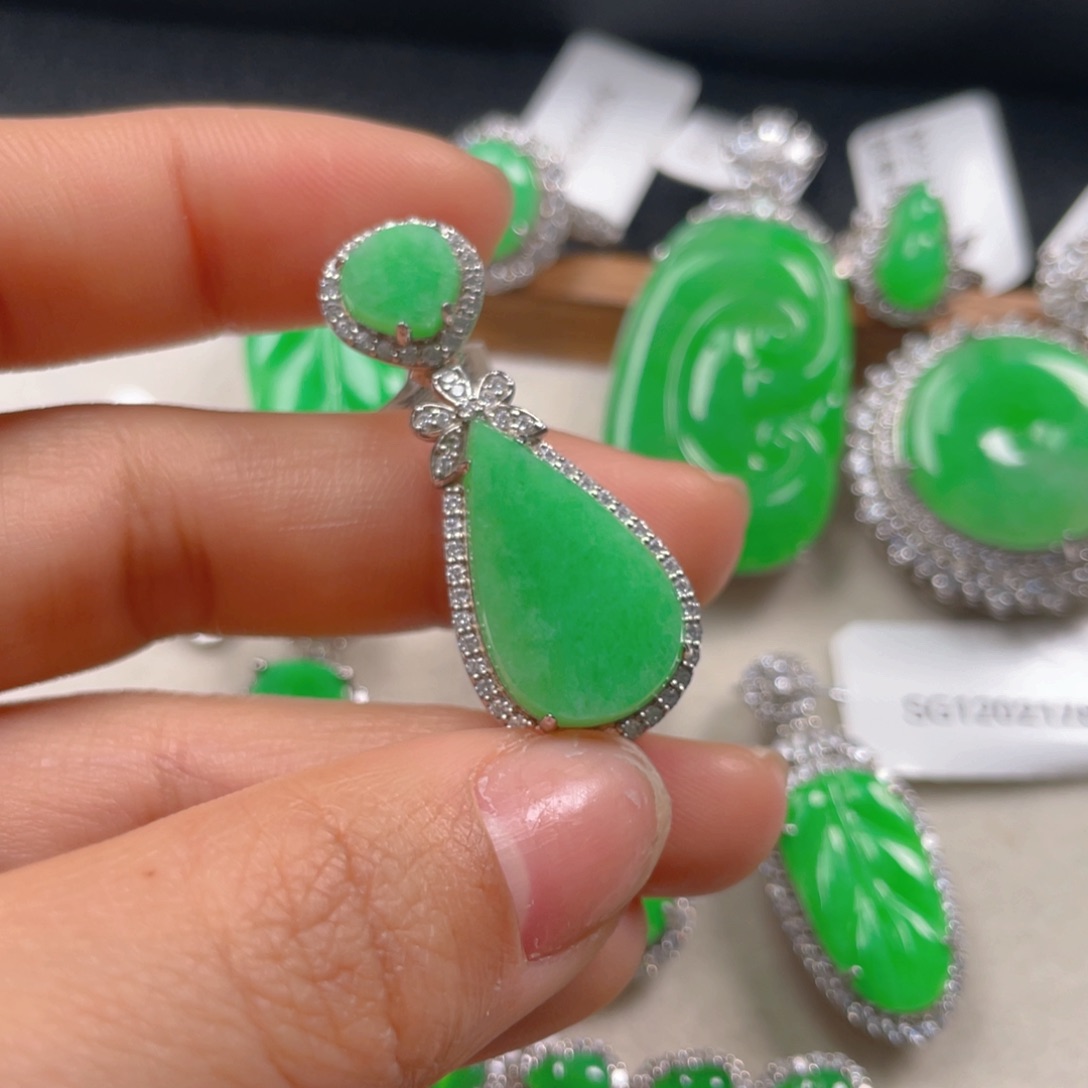 翡翠颈饰银S925镶嵌翡翠