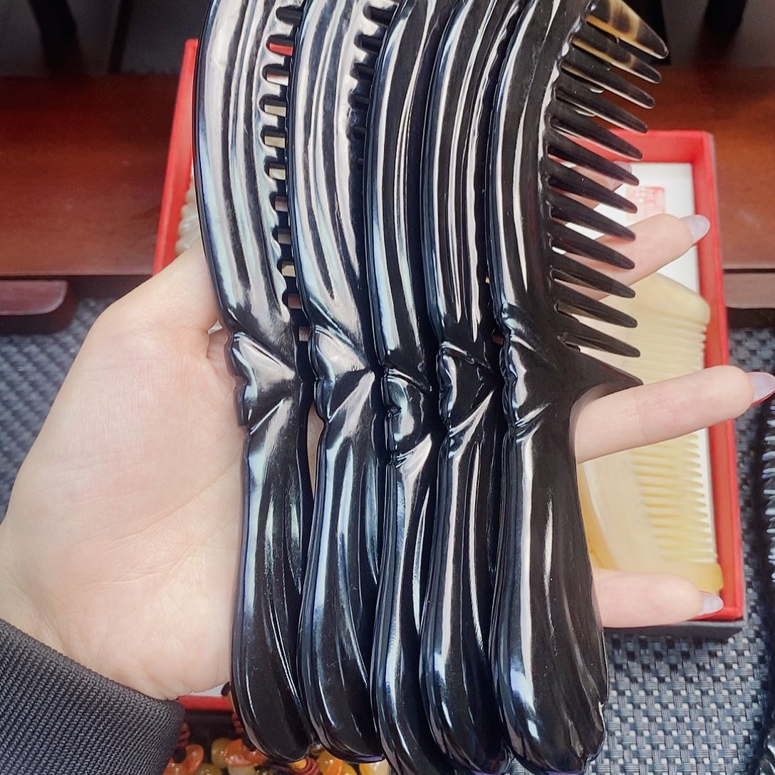 纯手工制作纯牛角梳子