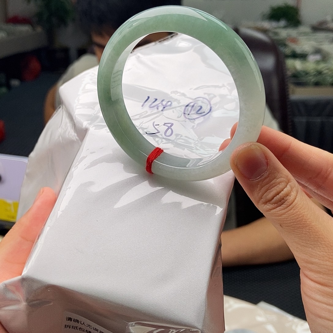 翡翠手镯未镶嵌拍一发一