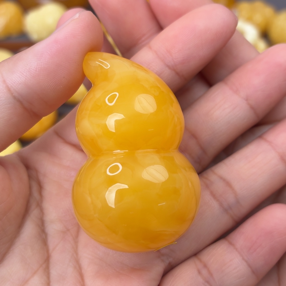裸石琥珀未镶嵌葫芦