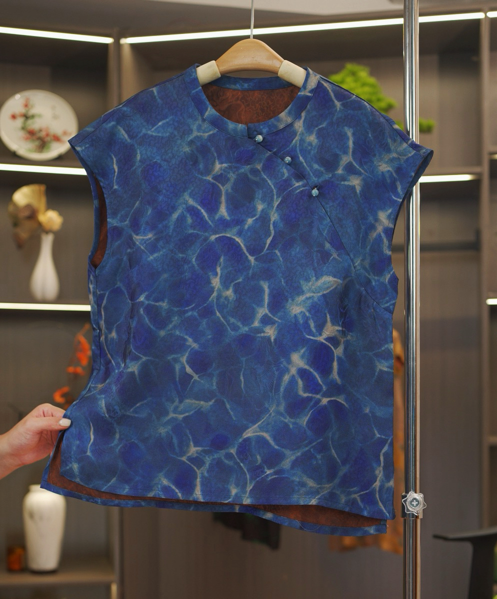 【蓝海洋】新中式斜襟盘扣桑蚕丝花箩提花香云纱短袖