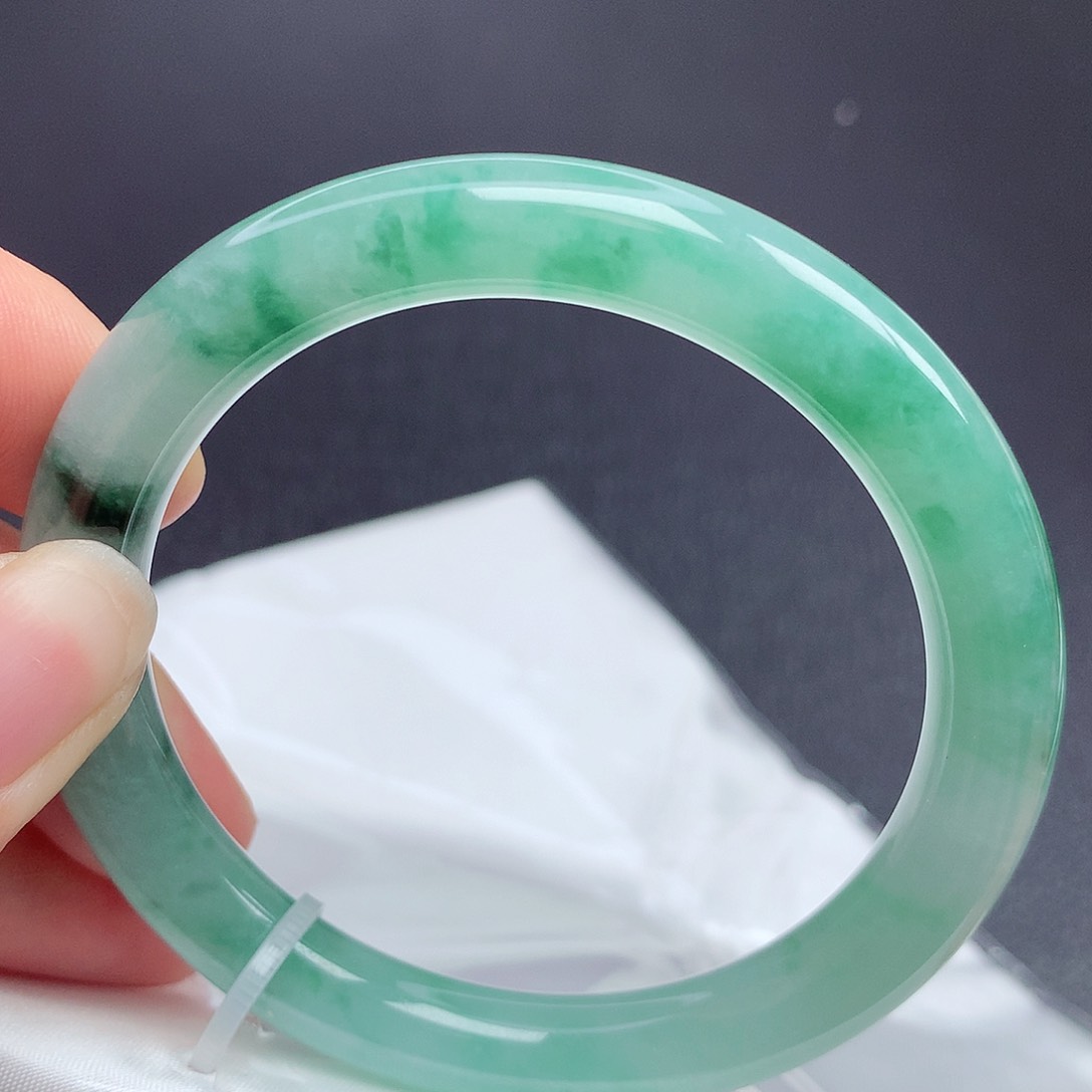 翡翠手镯（圆镯）未镶嵌54圈口