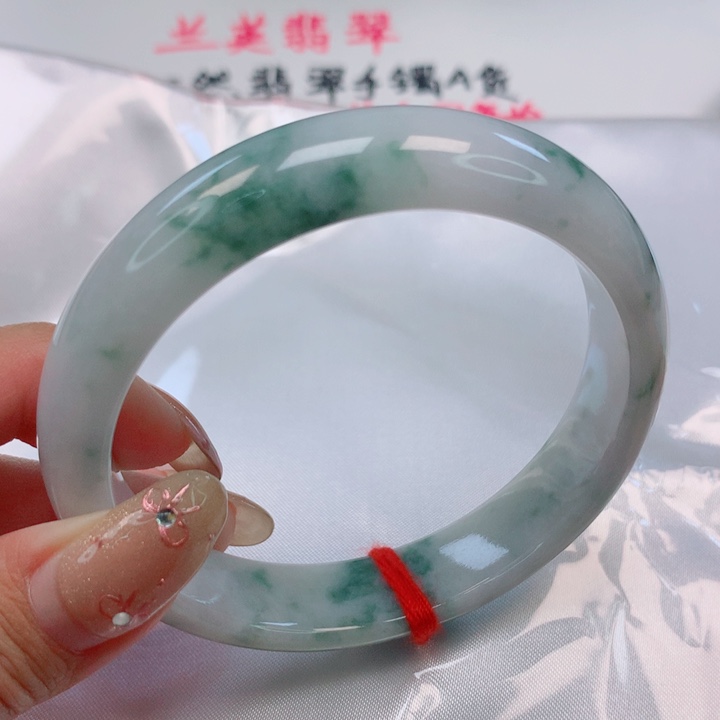 翡翠手镯未镶嵌59圈