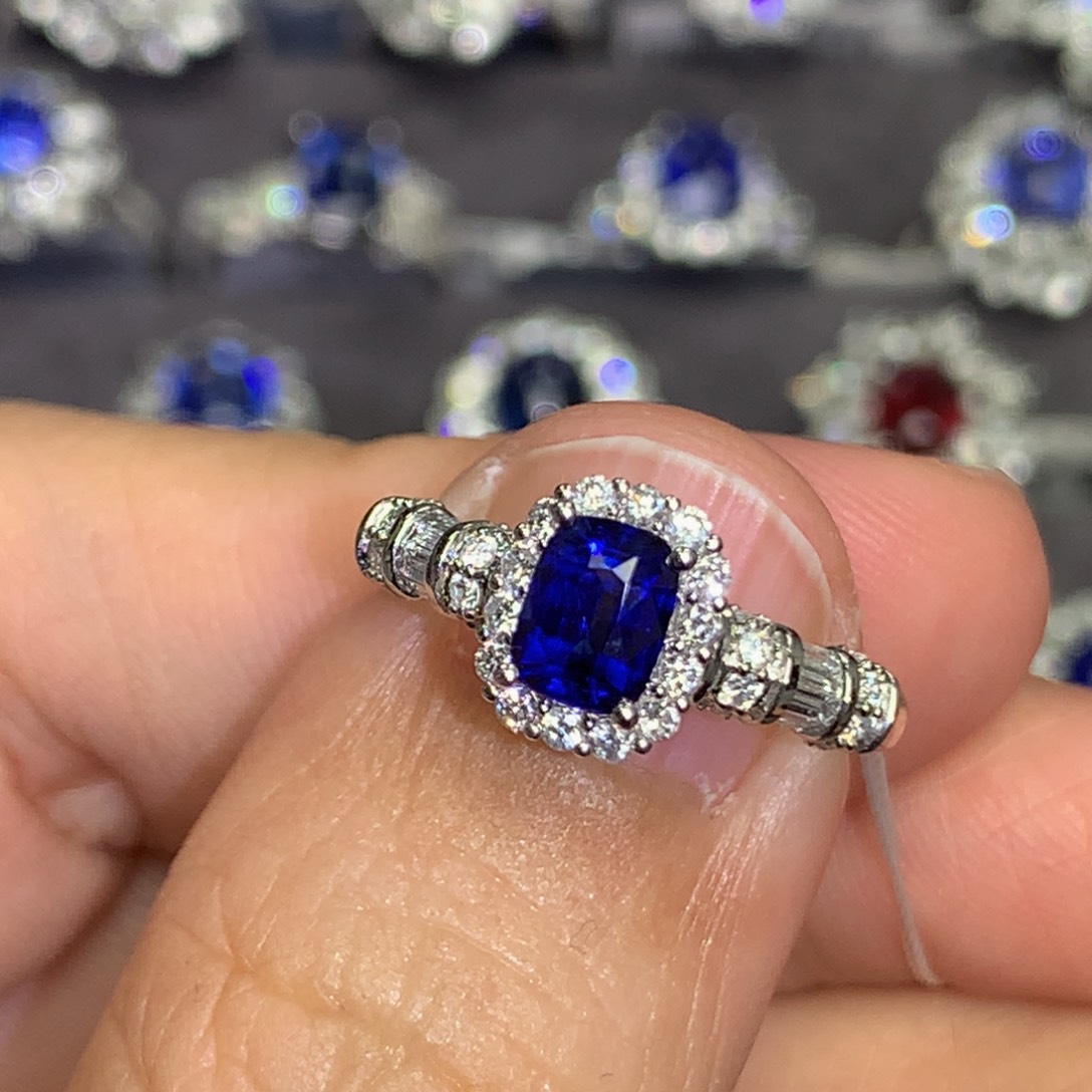 蓝宝石戒指铂Pt950镶嵌