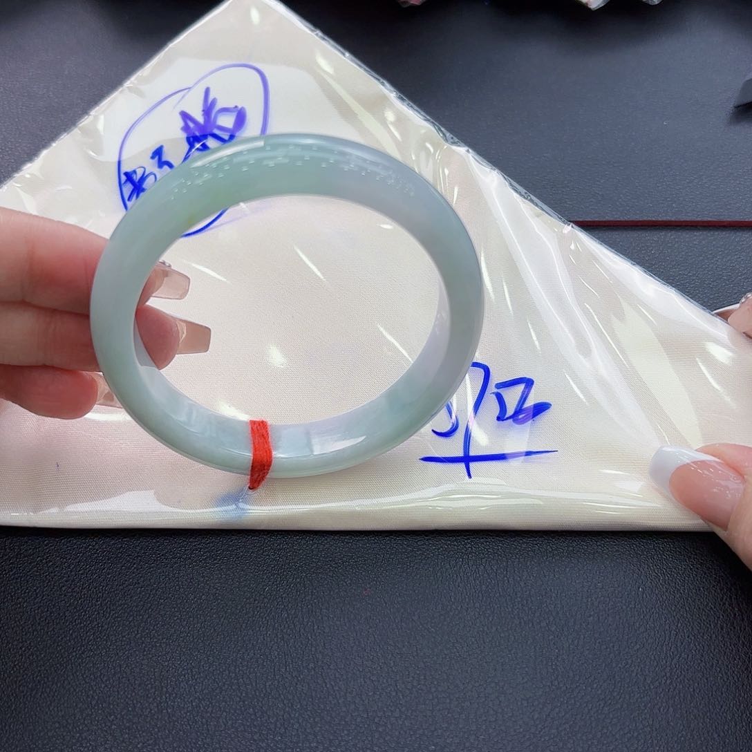 翡翠手镯未镶嵌手镯
