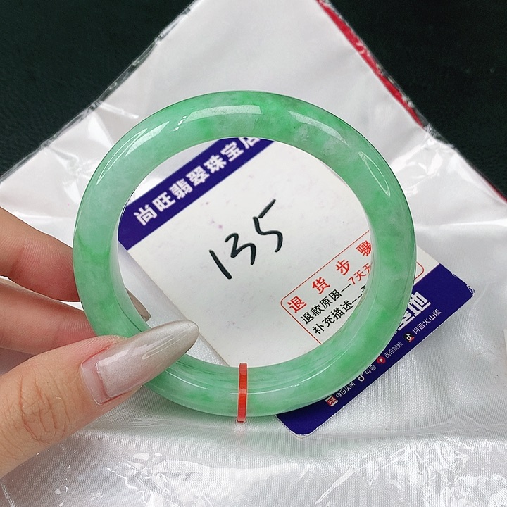 翡翠手镯未镶嵌翡翠12