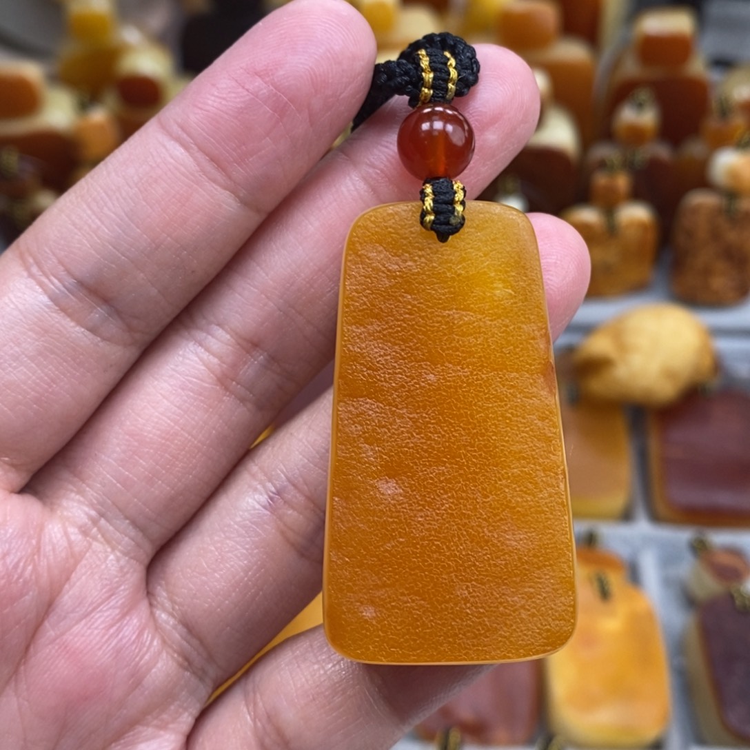 蜜蜡未镶嵌珠宝奇石