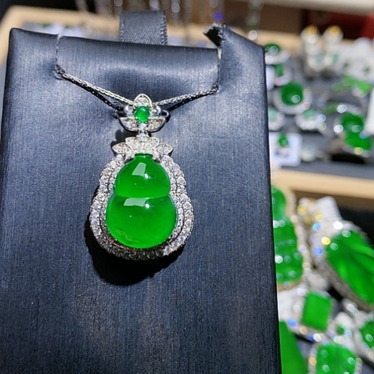 翡翠未镶嵌颈饰吊坠15