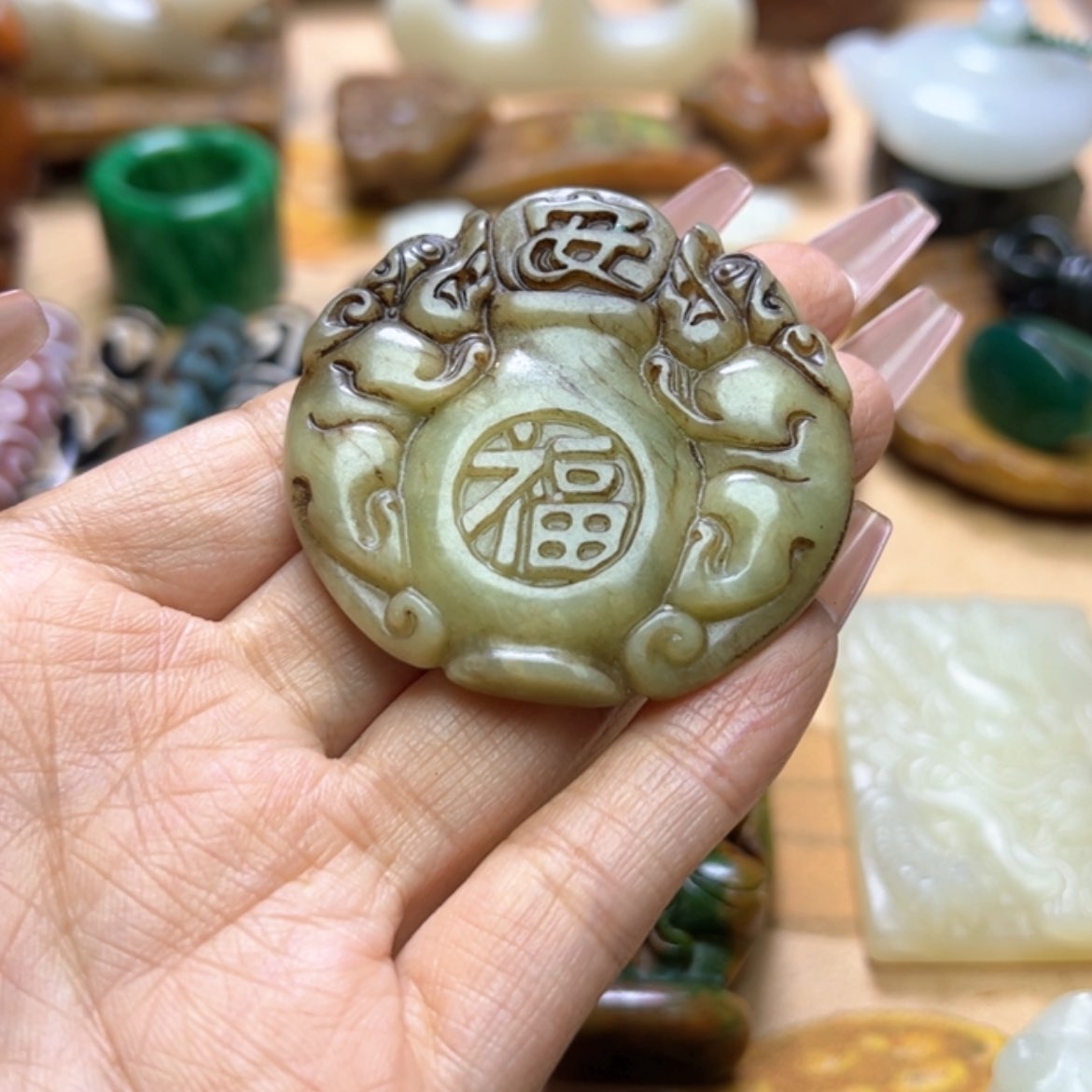 【闪购商品】蛇纹石玉颈饰未镶嵌