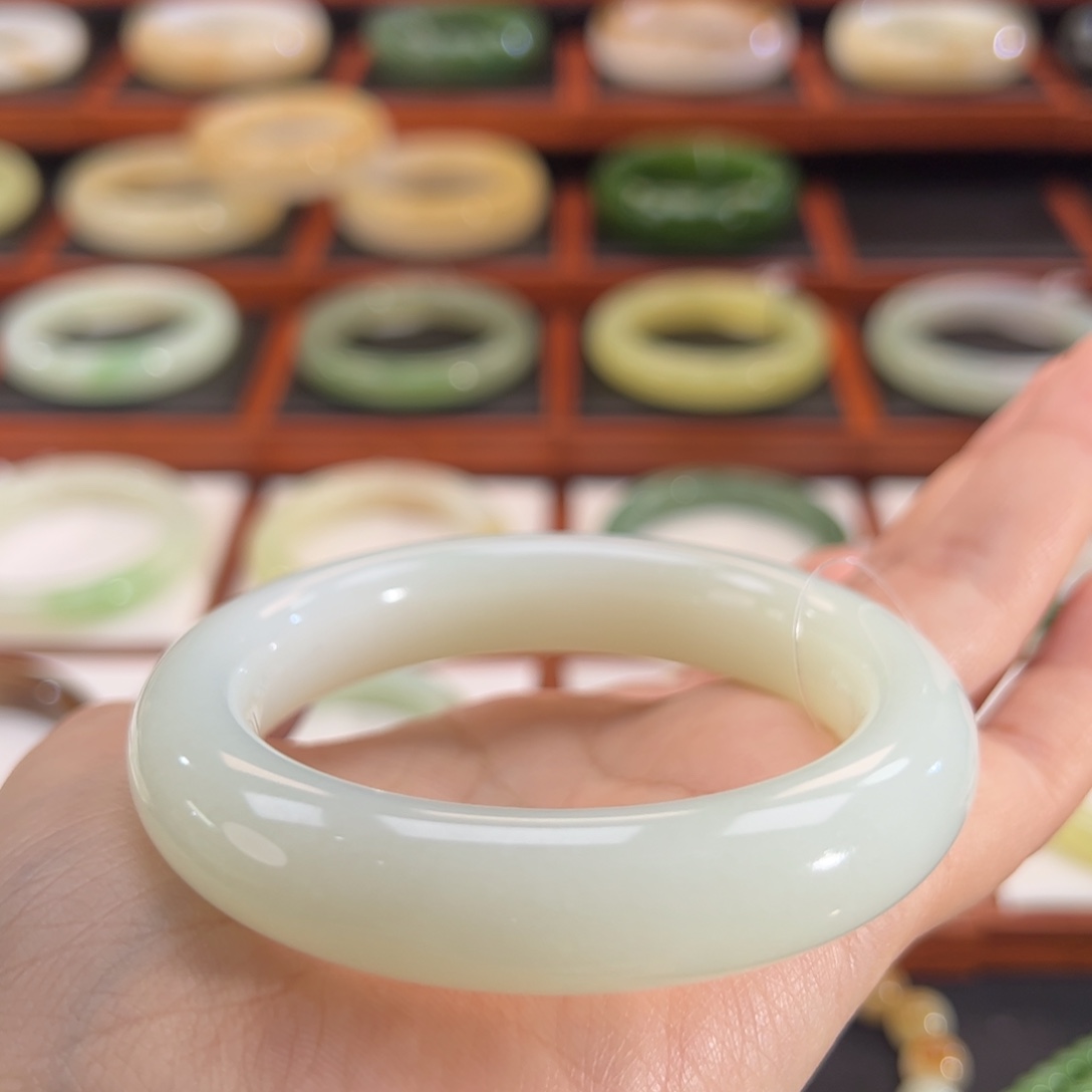 和田玉（翠青玉）未镶嵌手镯奶白翠