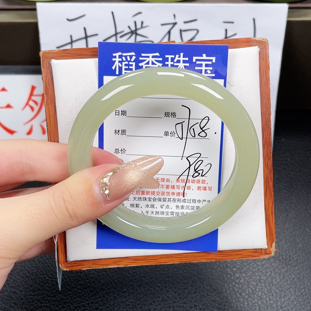 和田玉手镯未镶嵌