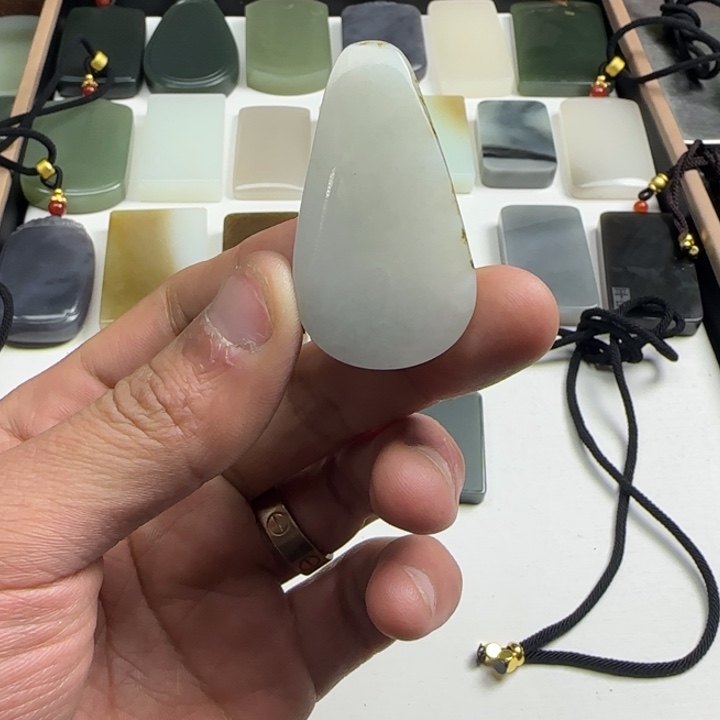 和田玉颈饰未镶嵌啦*