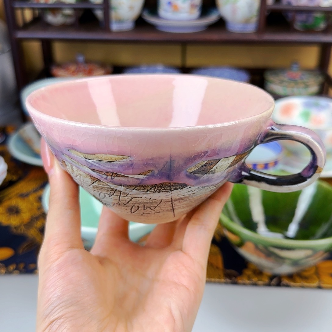 他家茶具瓷器真美！