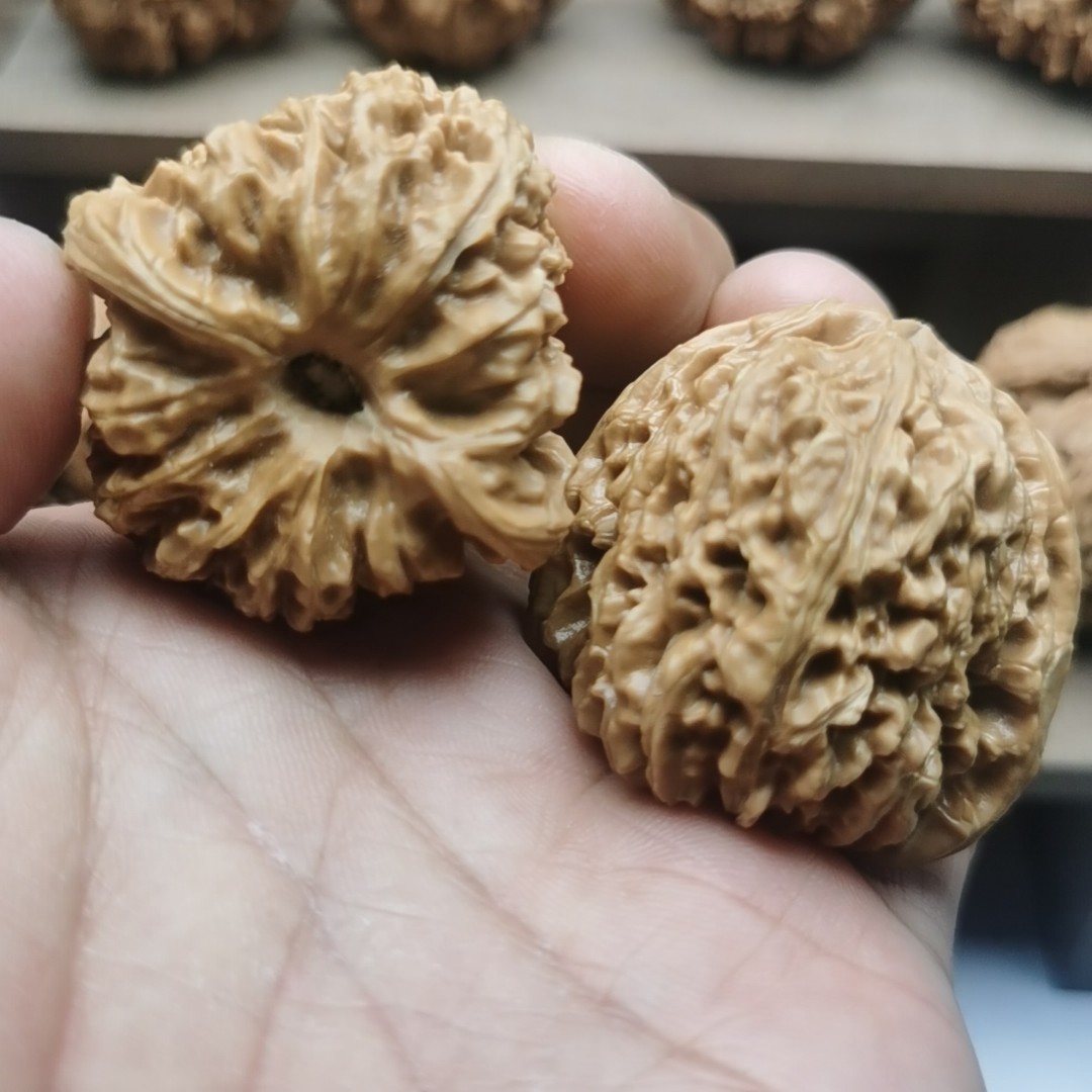 12号：奥底姜黄皮，边41.肚42.高40，
