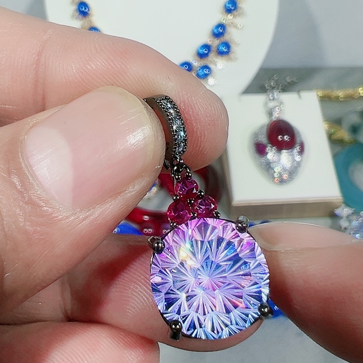 红宝石颈饰未镶嵌