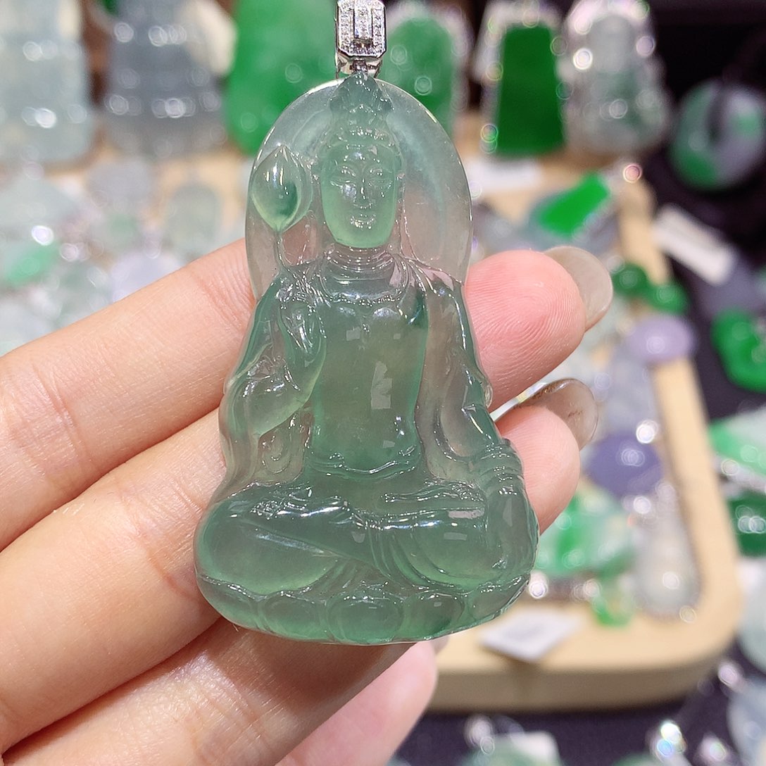 翡翠18K金镶嵌颈饰观音