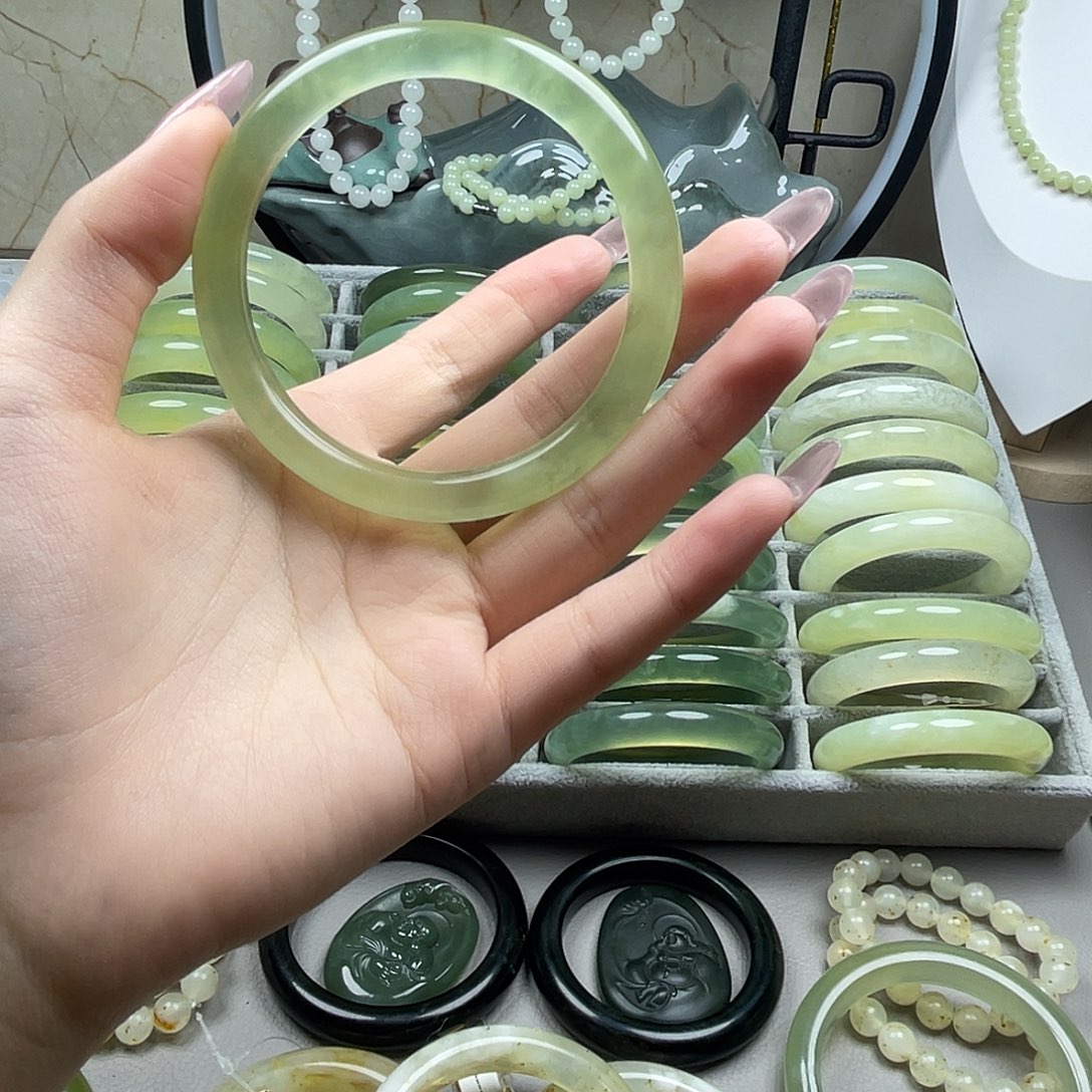 凉***头蛇纹石玉未镶嵌手镯