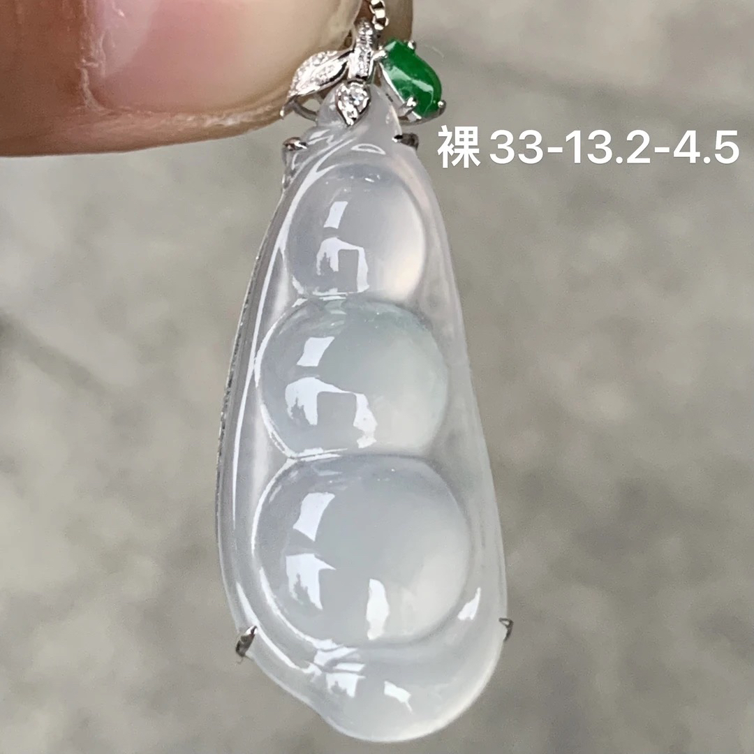 高冰福豆天然翡翠吊坠 镶嵌精致